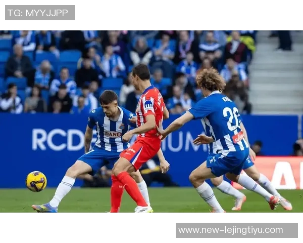 西甲最新动态巴萨登顶皇马明晨挑战赫罗纳马竞紧随其后升至第三